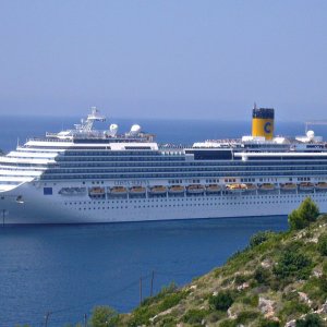 Süddalmatien>Kreuzfahrtschiff bei Dubrovnik