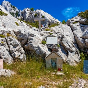 Dalmatien: TULOVE GREDE > Gedenktafel des Heimatkrieges