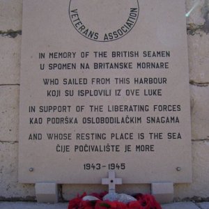 Dalmatien: INSEL VIS > Gedenktafel 2. Weltkrieg Britische Marine