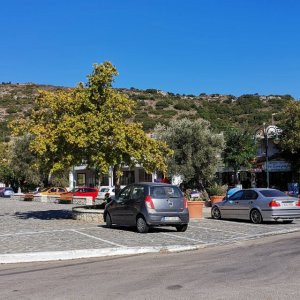 Mittagessen in Psinthos am Marktplatz